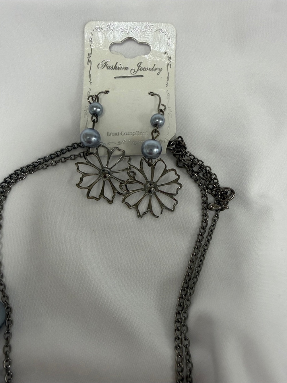 Fashion Jewelry Long Layered Gray Pearl Necklace with Floral Pendant
